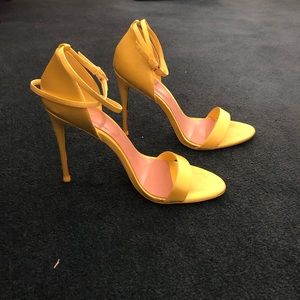 Aldo yellow 4 in heel